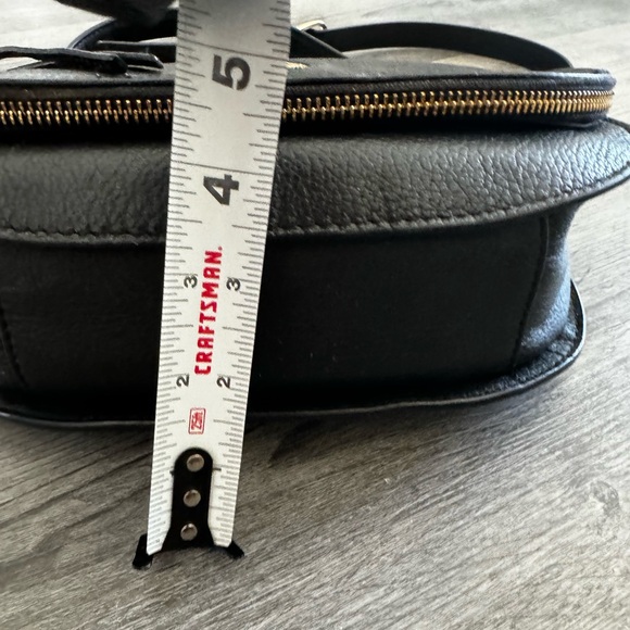 Tory Burch - Authentic Leather Crescent Crossbody Bag with Tory Dust Bag - Picture 10 of 15